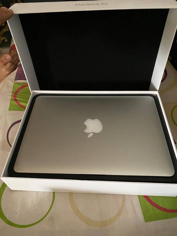 MacBook air 2017 with compete box 128gb. 8