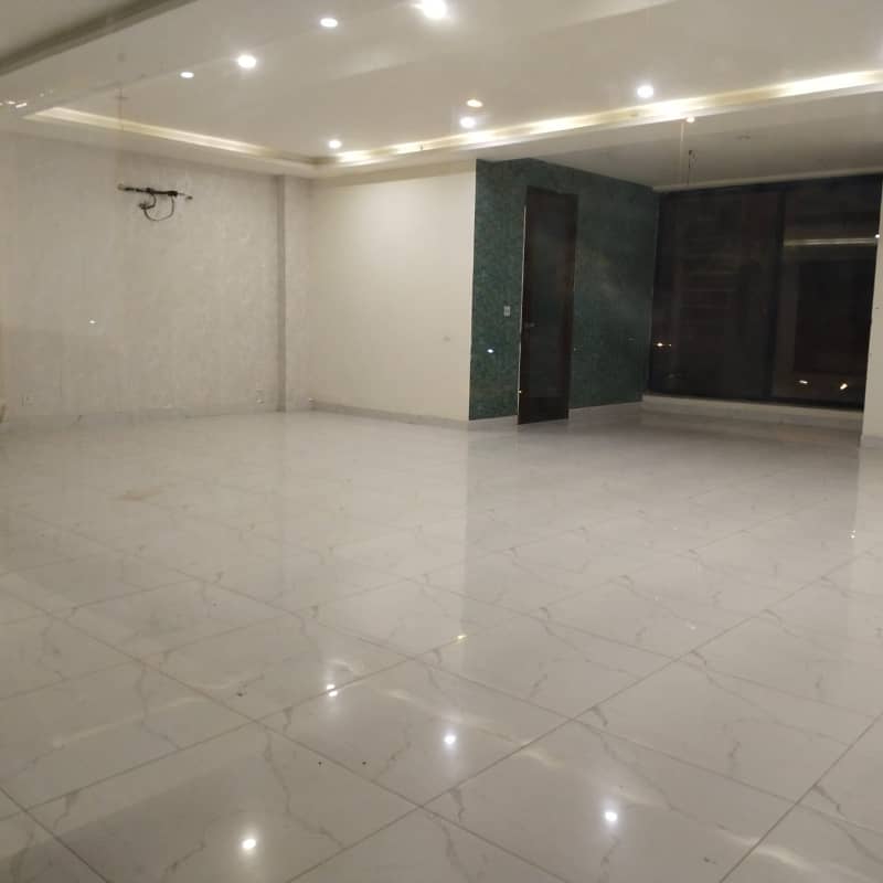 5 Marla Ground Floor Non Furnished Commercial Hall Available For Rent In Bahria Town Lahore 8