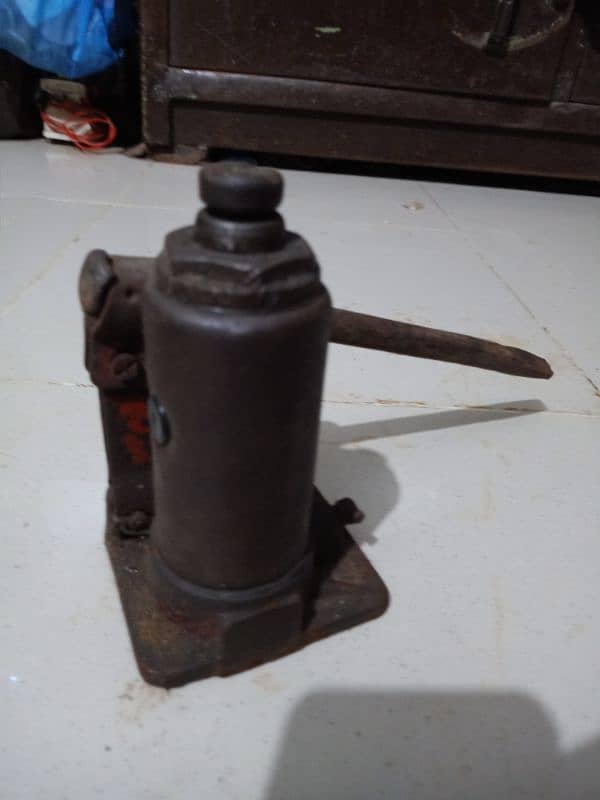 hydraulic  jack 0