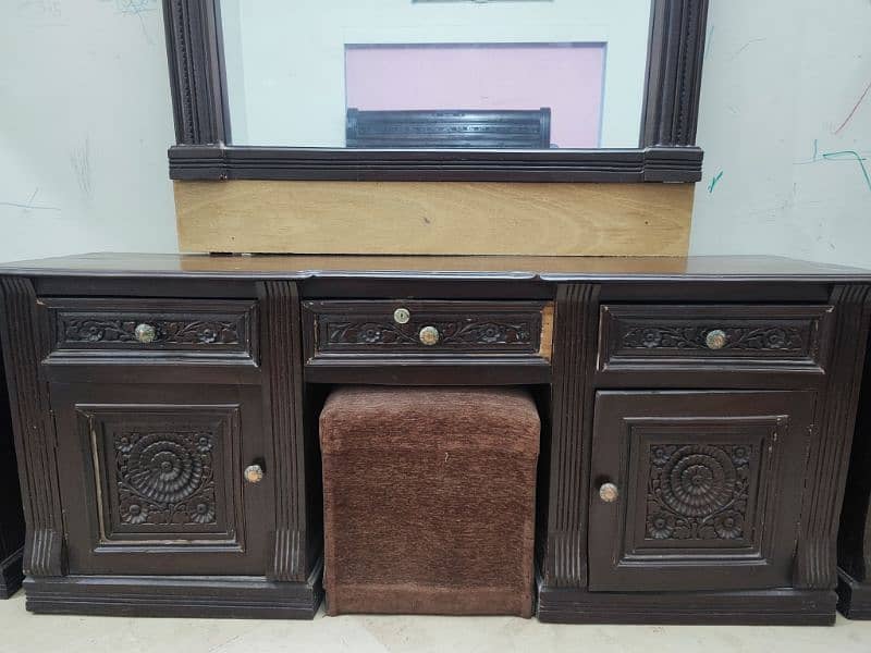 Dressing table+ side tables 0