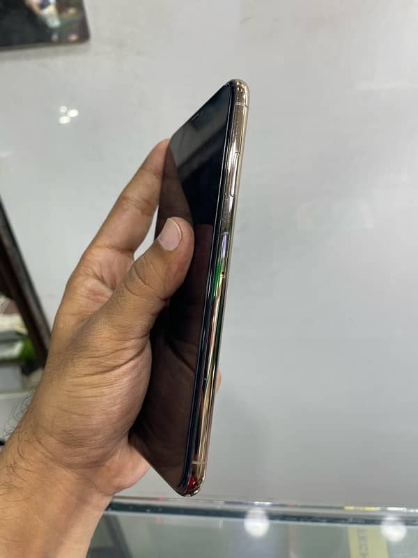 Iphone Xs max 512 GB pta approved 5