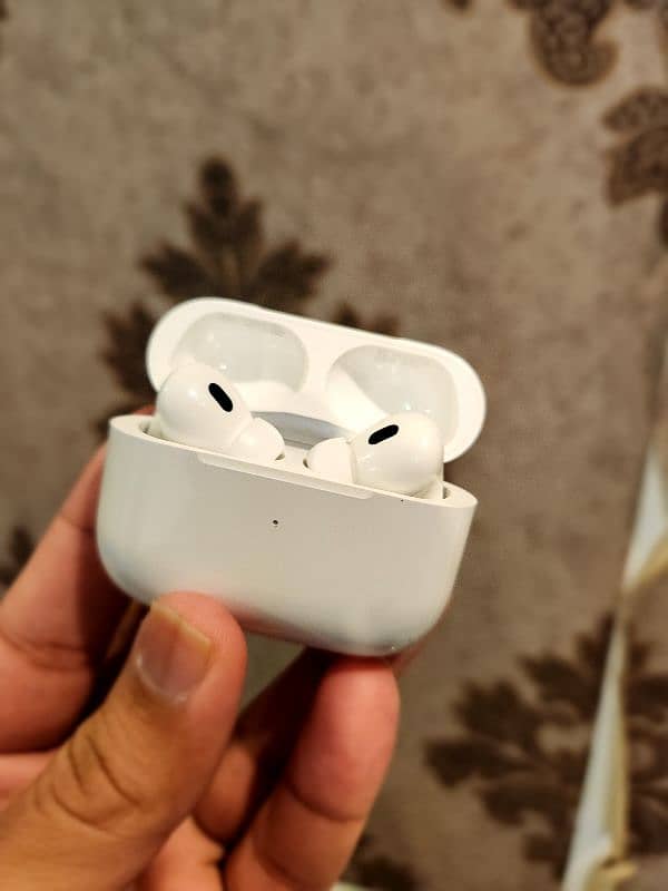 Apple airpods pro 2nd generation (USB-C) 1