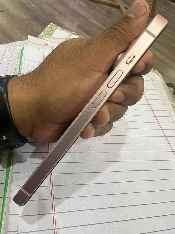 Apple iPhone 15 - 128 GB - Pink 4