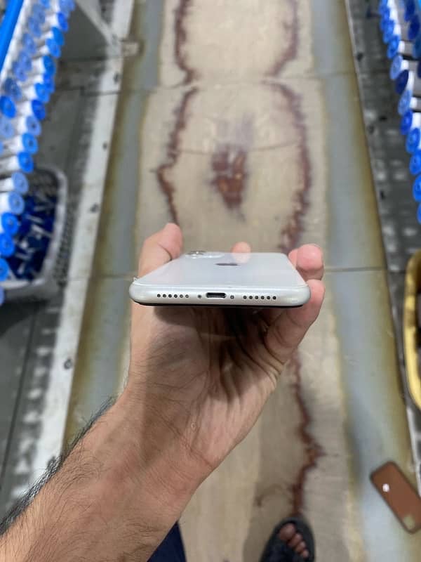 iPhone 11 non pta factory unlock 64 gb 10/10 5