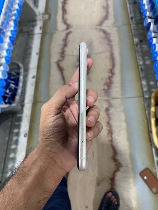 iPhone 11 non pta factory unlock 64 gb 10/10 6