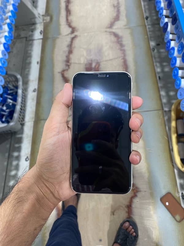 iPhone 11 non pta factory unlock 64 gb 10/10 7