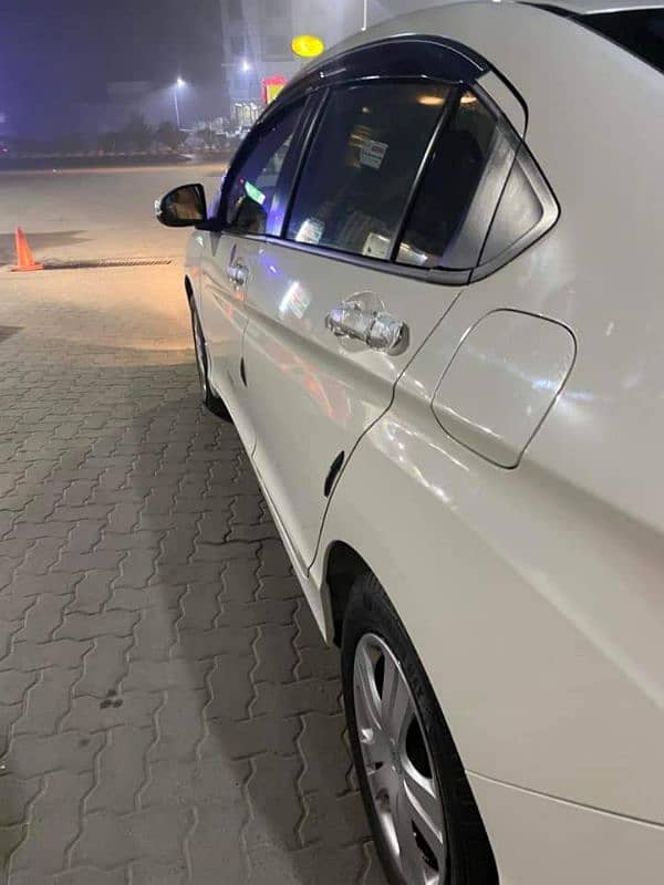 Honda city 1.5 the cleanest car in Pakistan 17