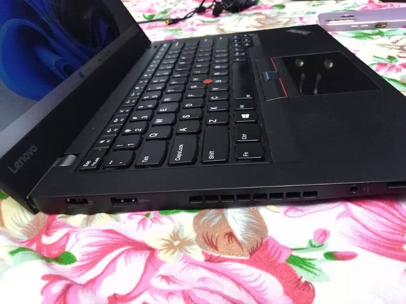 Lenovo Thinkpad T470s Core i5 7th Gen 512 GB SSD 16 GB Ram Win 11 4