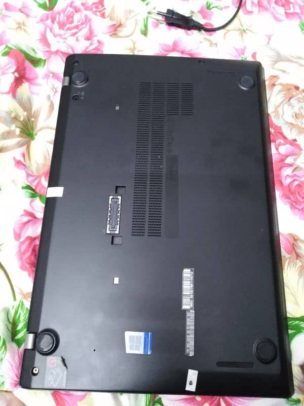 Lenovo Thinkpad T470s Core i5 7th Gen 512 GB SSD 16 GB Ram Win 11 6