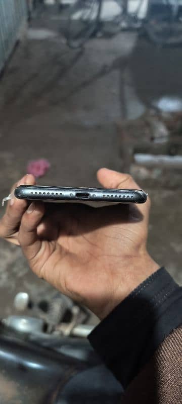 i phone 8 plus series log he rabta kra onli whatsapp par he 6