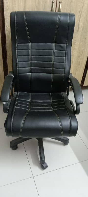 office chair in excellent condition 0