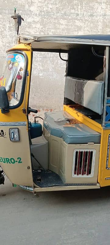 Tez raftaar cng rikshaw 5