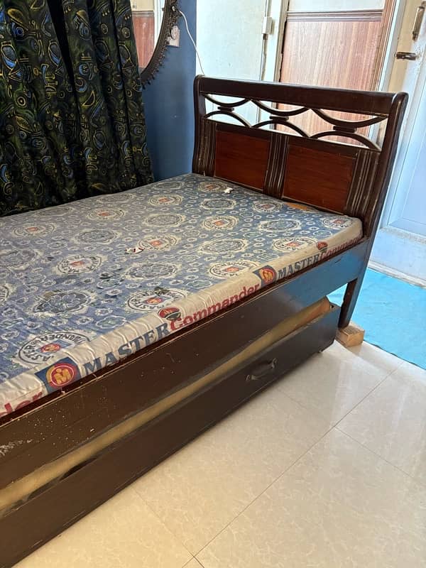 2 beds with two roll out beds with matress 1