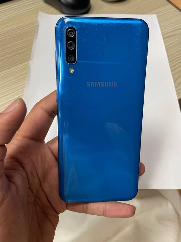 samsunG A50 wid box 4/128 0