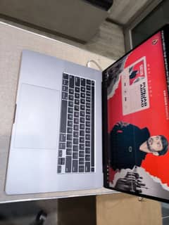 2019//2020 apple MacBook Pro air core i7 scrathless condition