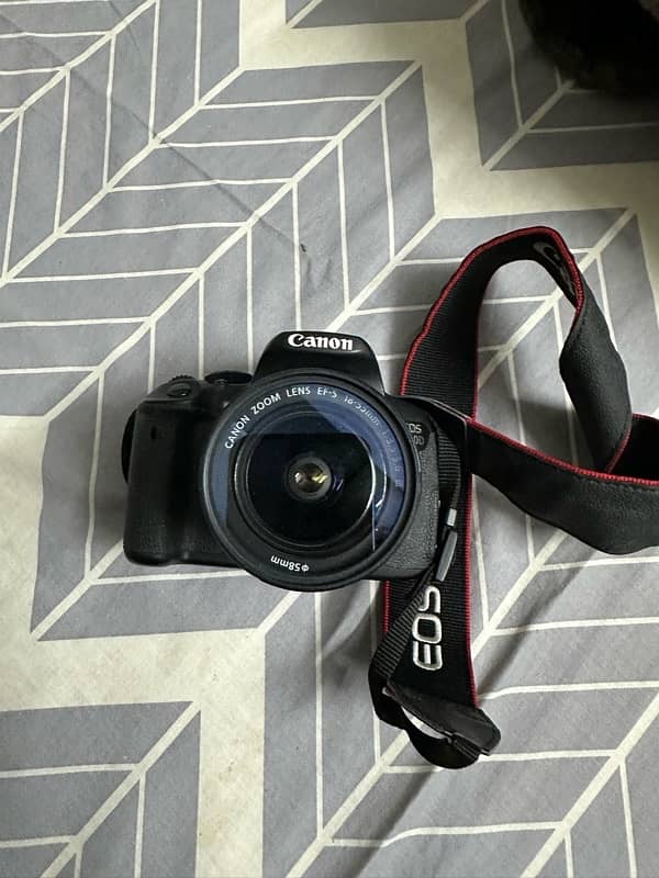 canon 700 D just like a new. very less use with 3 lenses 5