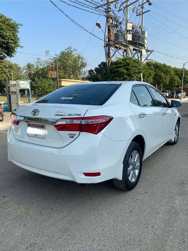 Toyota Corolla Altis 1.8 super White 4