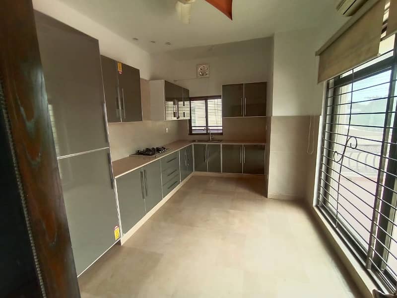 1 Kanal Upper Portion For Rent In Phase 4 Block DD 12