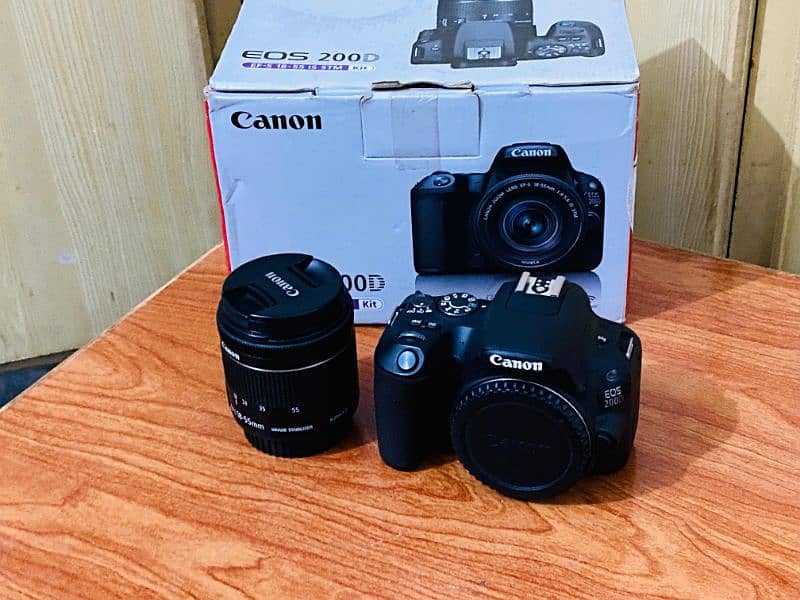 Canon 200D in prestige condition 4