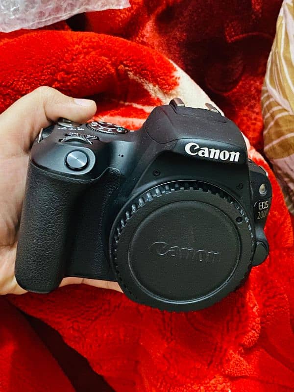 Canon 200D in prestige condition 7