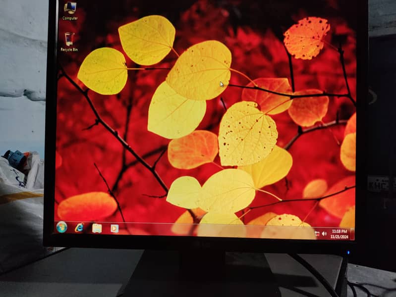 excellent COLOR BIG DISPLAY MONITOR SCREEN 19 INCH 03122810637 10