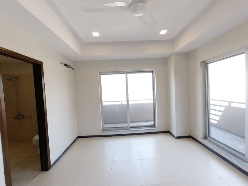 3 Bed Dam Facing Luxury Apartment Available. For Rent In Pine Heights D-17 Islamabad. 9