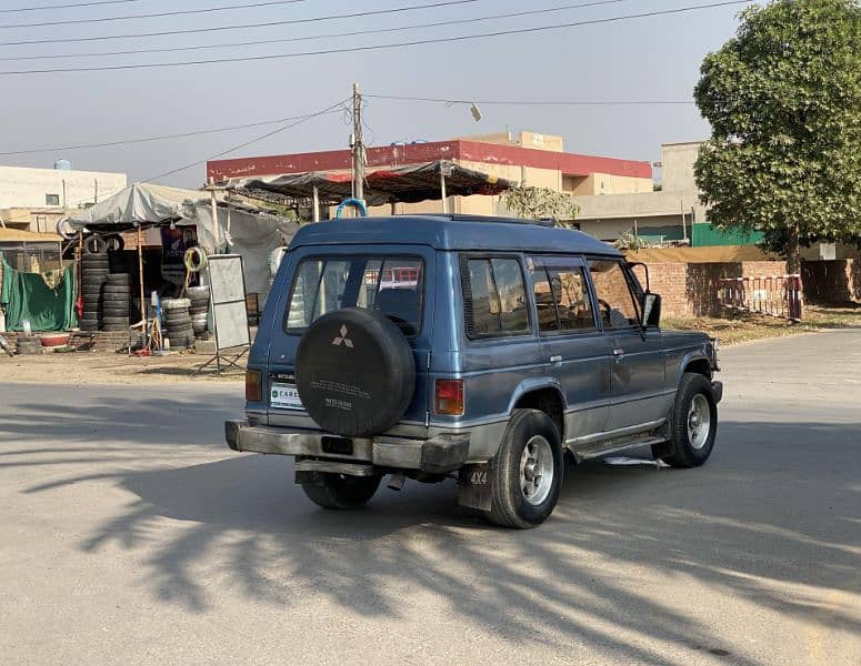 Mitsubishi Pajero 1989 2