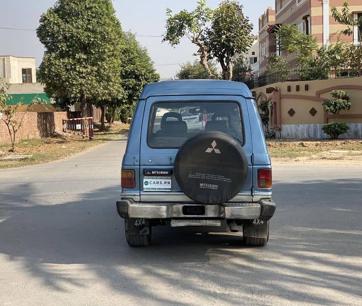 Mitsubishi Pajero 1989 5