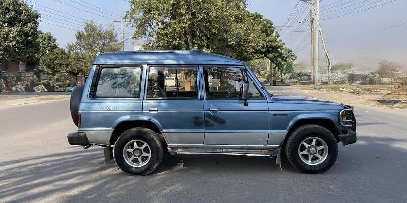 Mitsubishi Pajero 1989 12