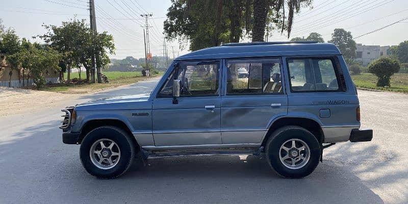 Mitsubishi Pajero 1989 14