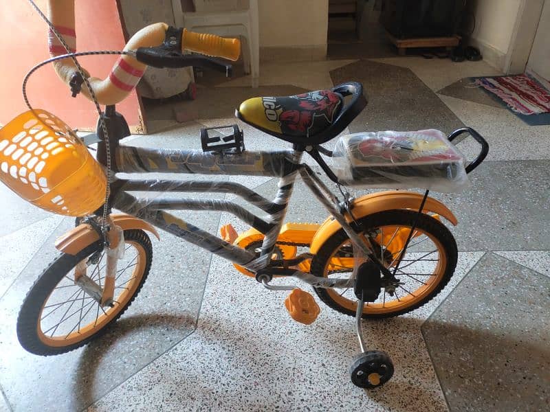 two wheeler cycle with side 2 wheels size 16 0