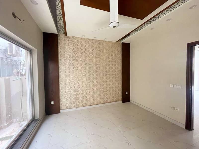 DHA Phase 6 5 Marla Used House For Sale 3 Bed Room 4