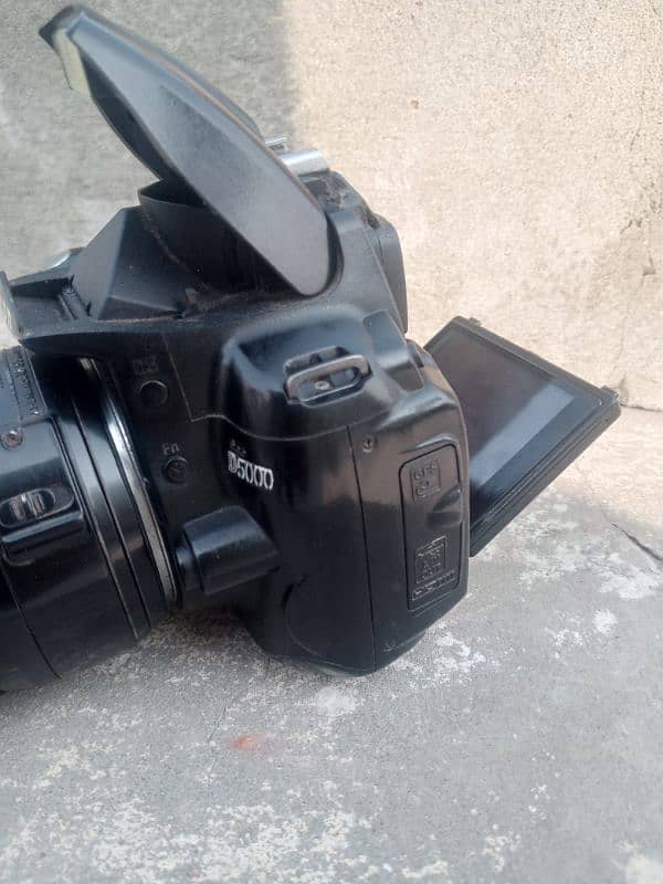 Nikon. d5000 with all assesries cash on delivery price dead final 2