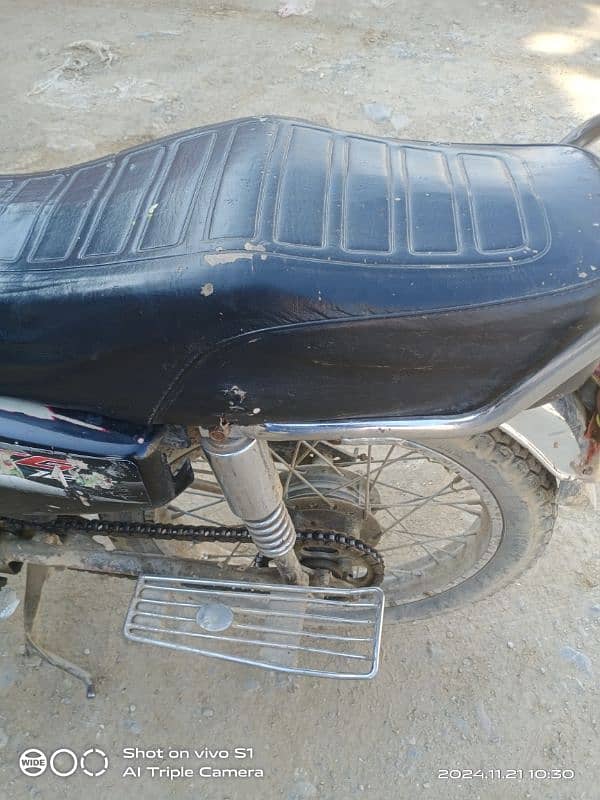 Honda 125 made original normal condition 7