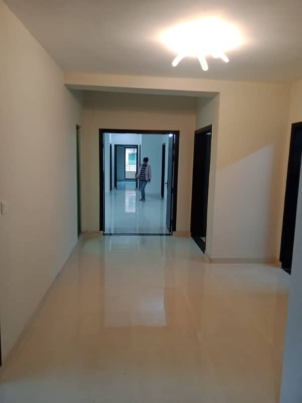 12 Marla 4 Bedrooms Flat Fully Tiled For Rent 0