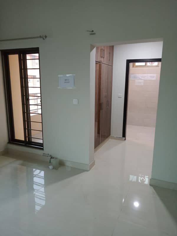 12 Marla 4 Bedrooms Flat Fully Tiled For Rent 15