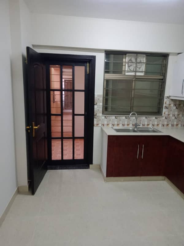 12 Marla 4 Bedrooms Flat Fully Tiled For Rent 17