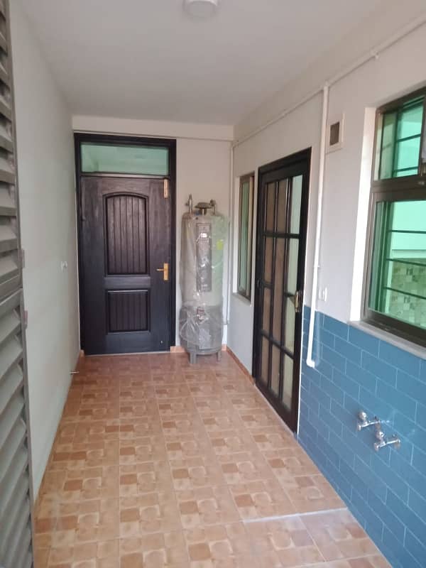 12 Marla 4 Bedrooms Flat Fully Tiled For Rent 20