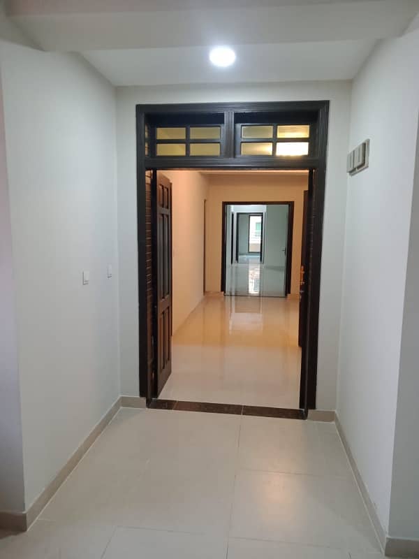 12 Marla 4 Bedrooms Flat Fully Tiled For Rent 25