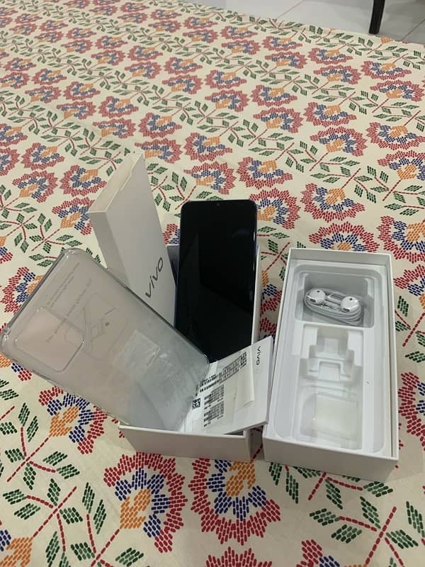 Vivo Y33s with box 8/128 Condition 10/10 1