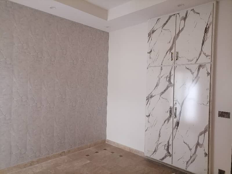 6 Marla Flat For sale In Rs. 12000000 Only 10