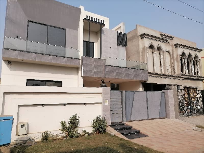 10 Marla House In Only Rs. 45000000 2