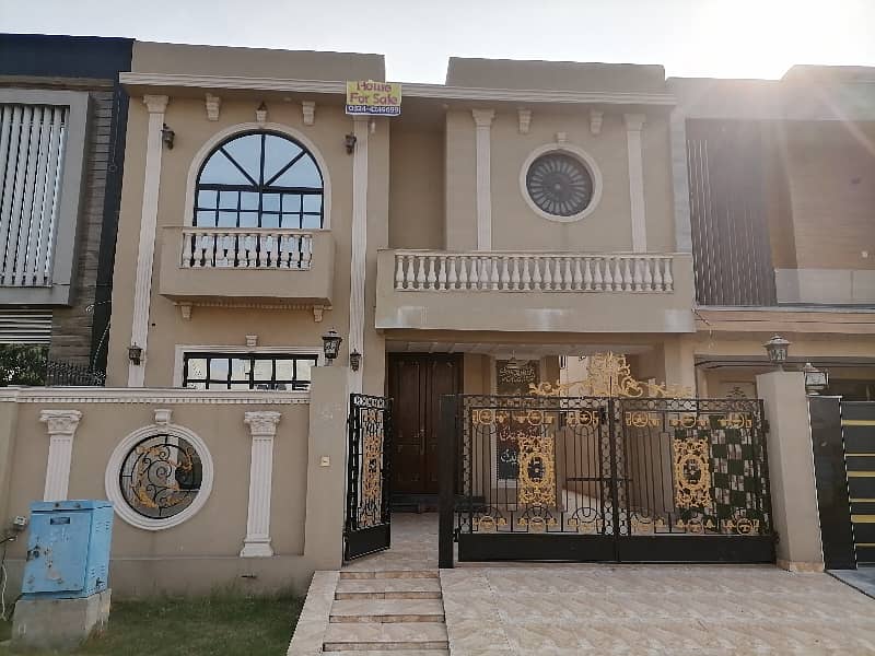 A Centrally Located House Is Available For sale In Lahore 0