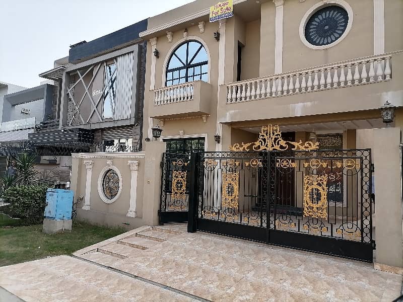 A Centrally Located House Is Available For sale In Lahore 1