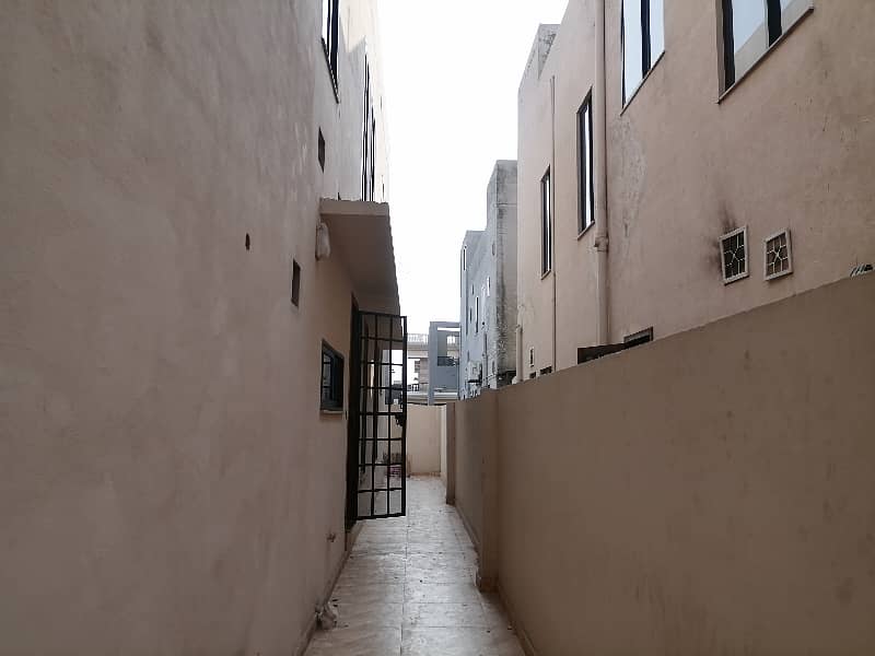 A Centrally Located House Is Available For sale In Lahore 31