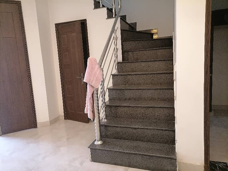 In Lahore You Can Find The Perfect House For sale 9