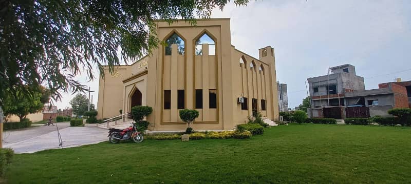 Al-Haram Garden Is A Beautiful Green Space Next To Centre Park. It Is A Great Place To Relax And Enjoy Nature. 13