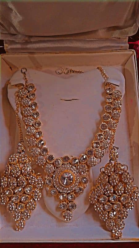 Jewellery set suitable for casual uae 0