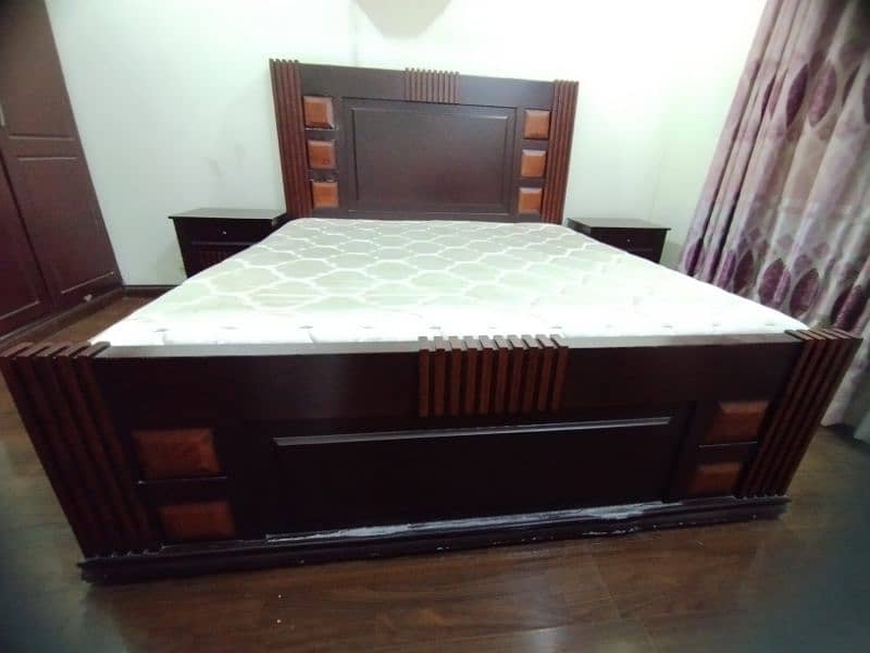 Bed Set For Sale//Wooden Bed//Bed With 2 Side Table//King Size Bed 4