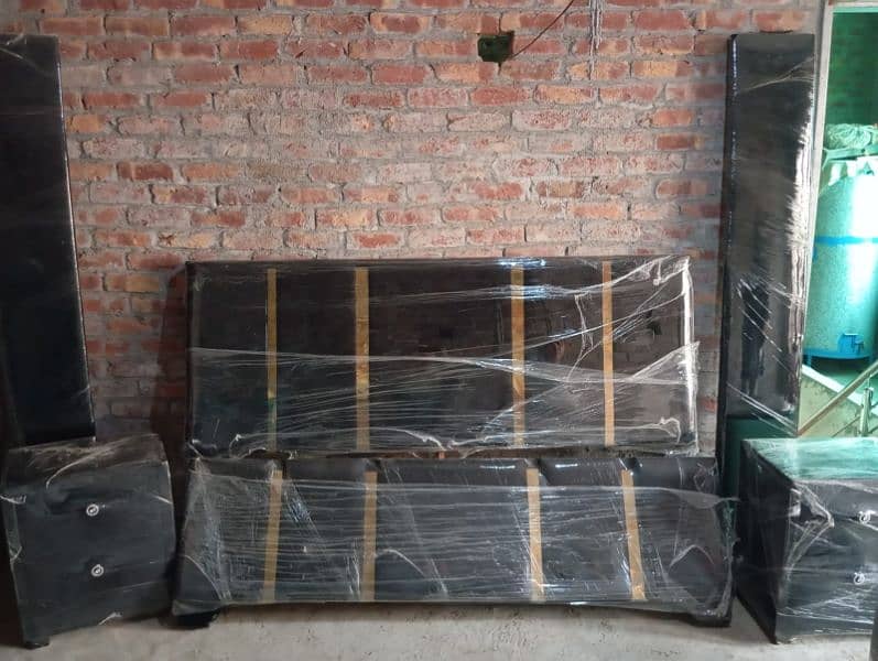 Urgent sale wooden velvet full bed set 0